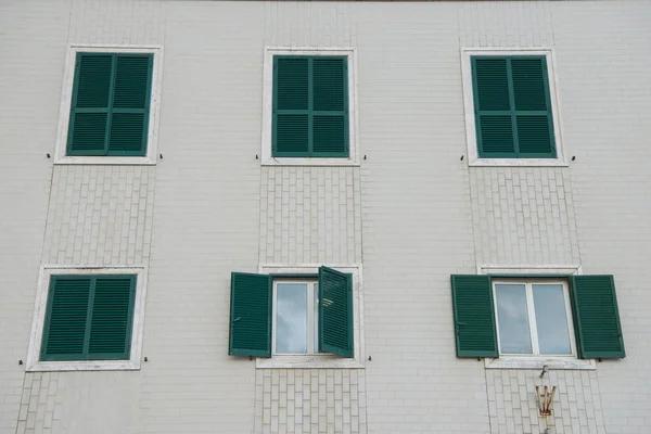 Why Homeowners Choose Hurricane Impact Windows in South Florida