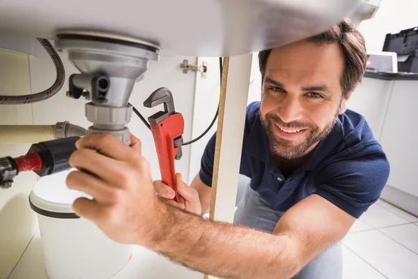 What Pasadena Homeowners Should Do During the First Hour of a Plumbing Emergency